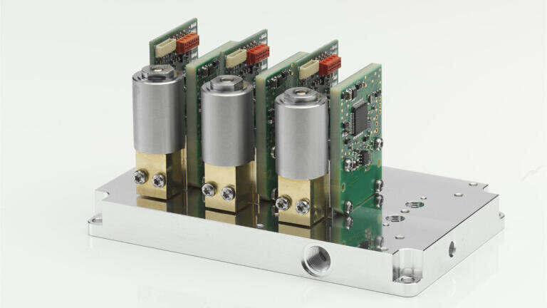 Image 3: Axetris Mass Flow Meters and Controllers can be flexibly integrated into multi-channel manifolds